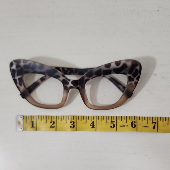 Fun Pack Of 3 Items Leopard Cat Eye Glasses, Socks & Bracelets - Picture 7 of 8